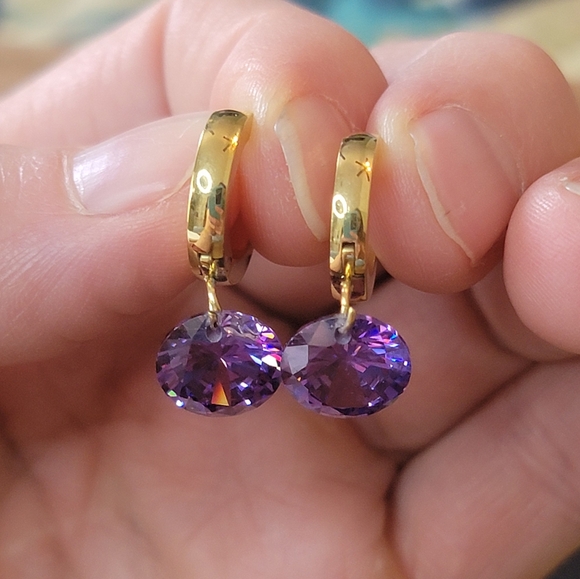 Earrings - Picture 2 of 4